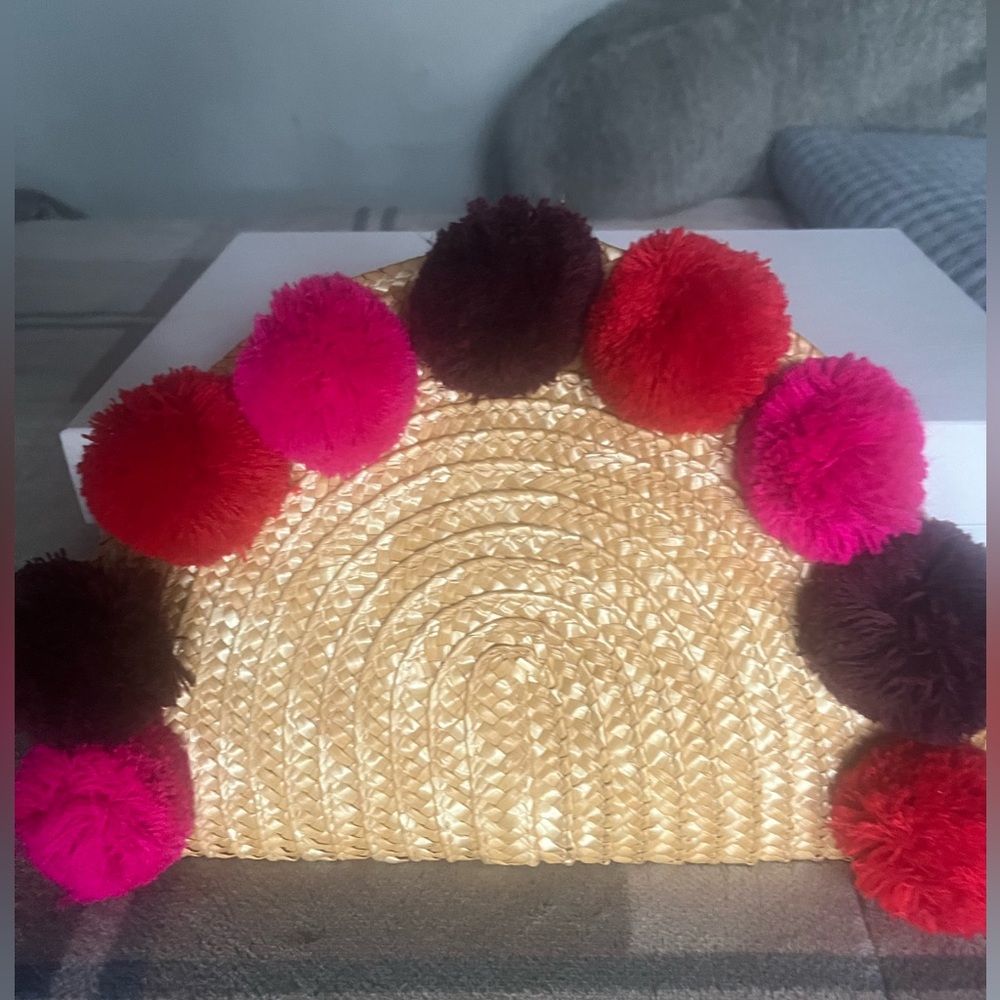 Pompom clutch straw